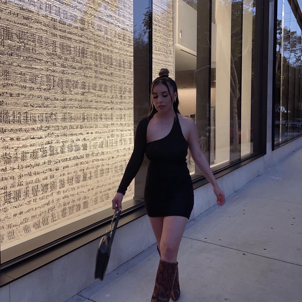 One sleeve Dress